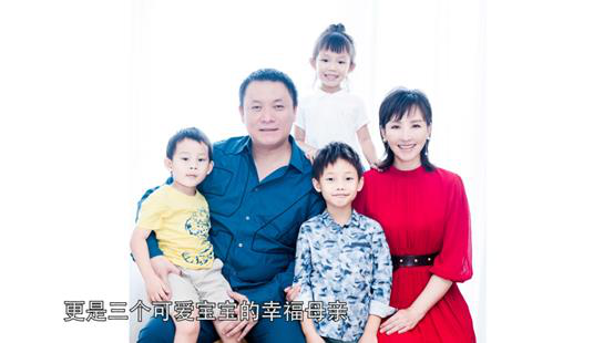 岳麗娜現(xiàn)身愛親冠名《靚媽攻略》 現(xiàn)場詮釋“娘道”4