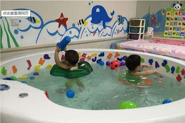 嬰兒游泳館