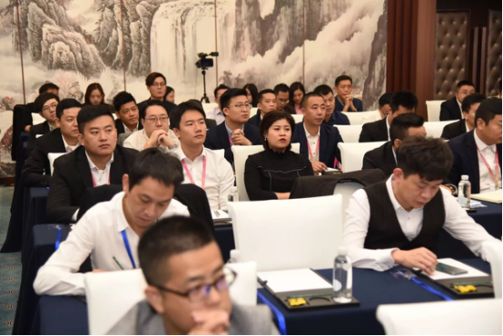 圖2：愛親合伙人參加大會(huì)  