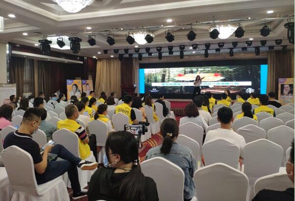 愛親2020秋冬服紡發(fā)布會