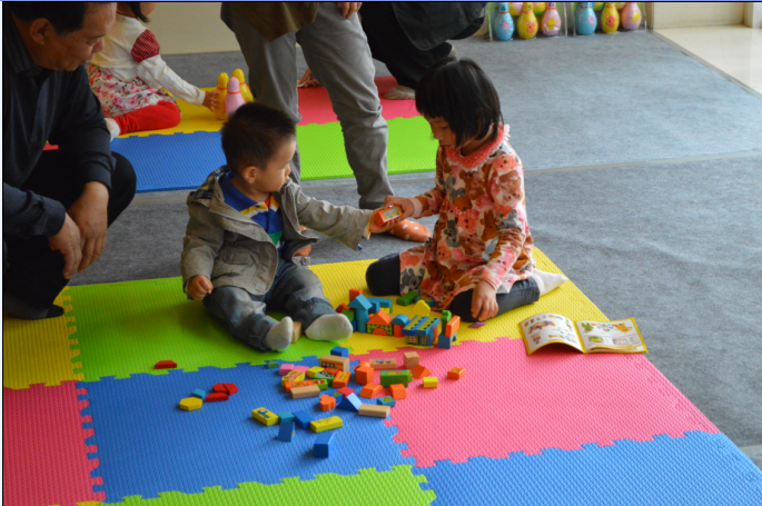 親子運動會——兒童保齡球賽現場