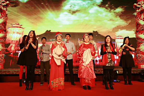  圖9:愛親母嬰2015年春節(jié)聯(lián)歡晚會(huì)&年度表彰大會(huì)精彩節(jié)目表演