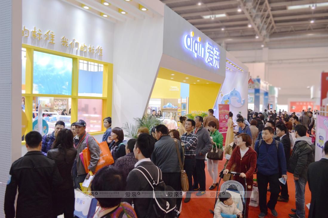   圖1：愛(ài)親母嬰2.0新形象驚艷展會(huì)