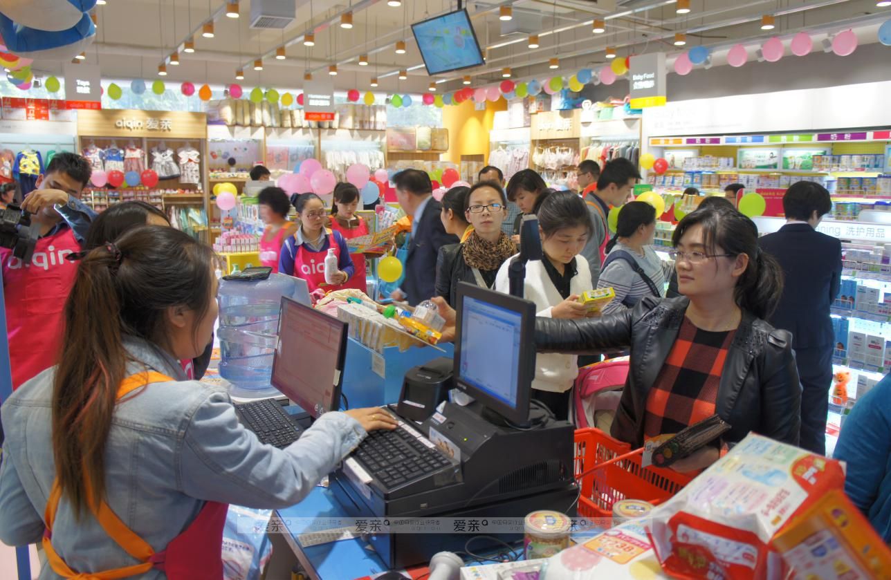 圖5：愛(ài)親母嬰海淀專賣店開(kāi)業(yè)當(dāng)天人氣飆升