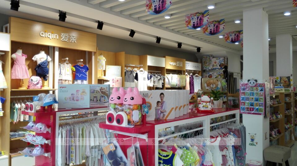  圖3：沈佳偉夫妻江陰愛(ài)親母嬰專賣店展示