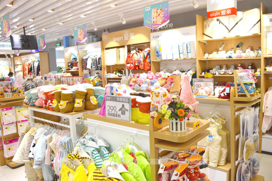 母嬰加盟實(shí)體店面對(duì)電商的沖擊，除了提高商品和服務(wù)的綜合能力以及購(gòu)物體驗(yàn)感外，還需要通過(guò)為客戶提供個(gè)性化服務(wù)來(lái)滿足消費(fèi)者的需求