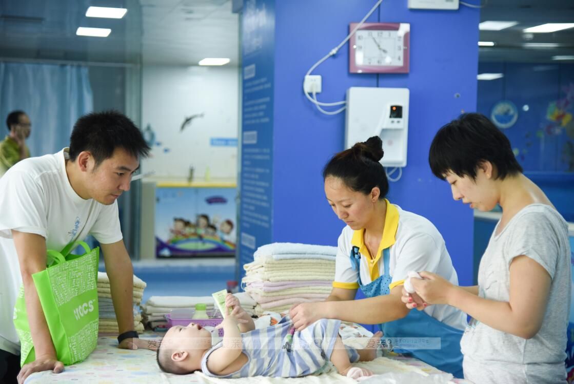 想要培養(yǎng)優(yōu)質(zhì)的、固定的消費(fèi)群體，店面實(shí)現(xiàn)可持續(xù)發(fā)展，服務(wù)一定要緊跟，服務(wù)理念是決定店面成敗的關(guān)鍵因素。