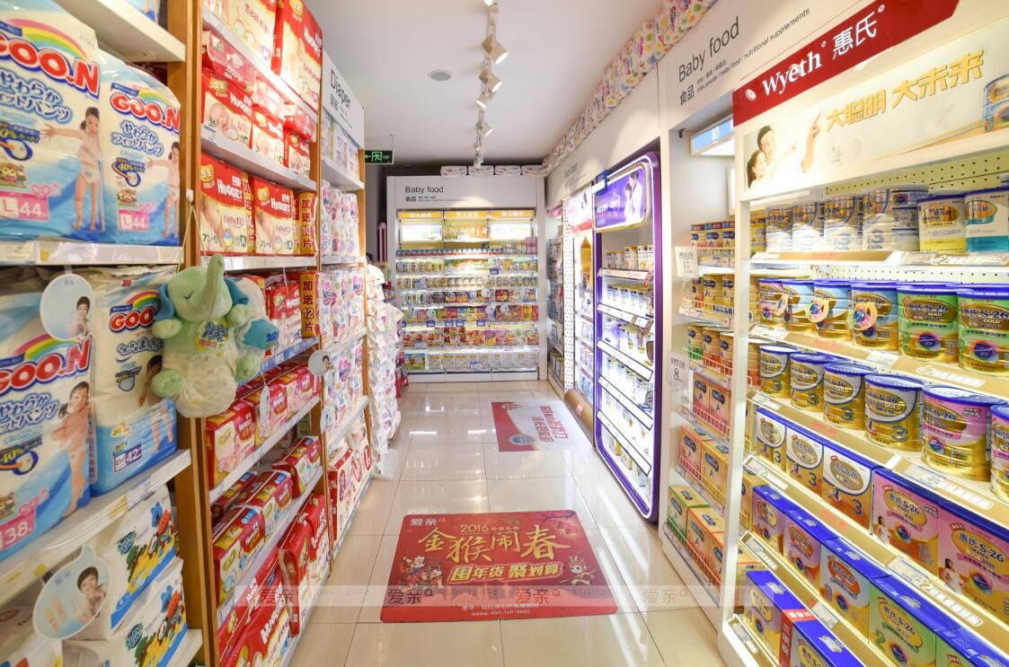 通過陳列三種相似產(chǎn)品，利用價格區(qū)別，來打造”中間價格”產(chǎn)品，使其成為熱銷品