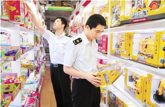 我國經濟強勁增長，玩具市場規(guī)模逐漸擴大，且以后是一個發(fā)展空間很大的市場。需要檢驗檢疫機構進一步發(fā)揮職能優(yōu)勢，加大對玩具企業(yè)的監(jiān)管力度