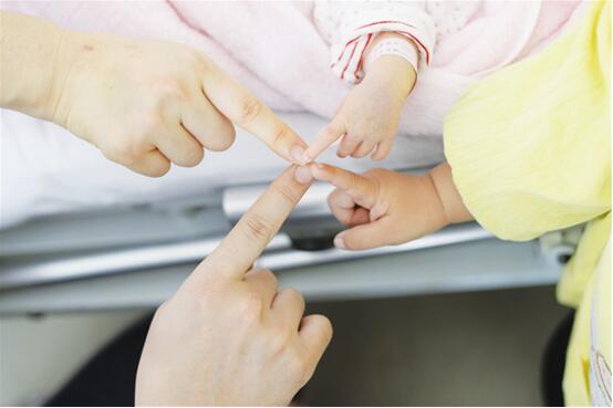 從二孩政策落地開始，“二孩”一詞就成為社會(huì)熱門詞，到現(xiàn)在已經(jīng)滿一年的時(shí)間了，人口增長(zhǎng)正在醞釀中