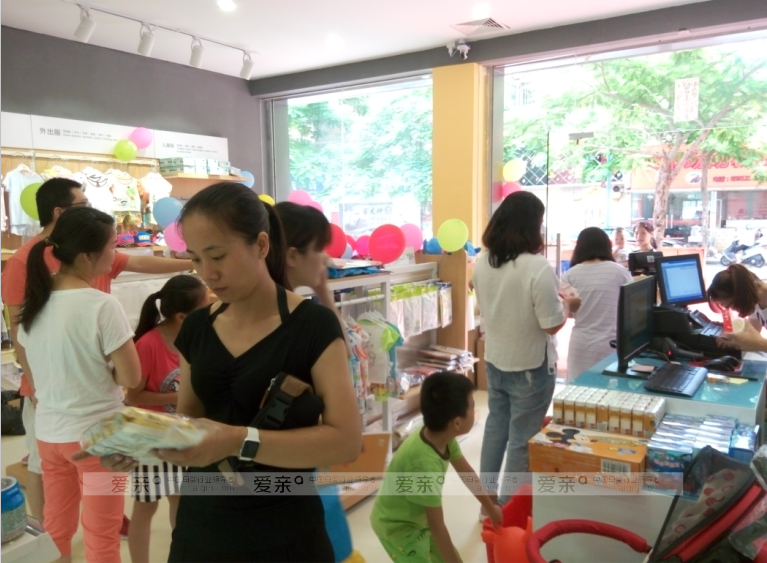 上海90后母嬰店加盟，只有跟對人才能做對事