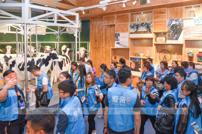 愛(ài)親母嬰加盟商參觀君樂(lè)寶公司