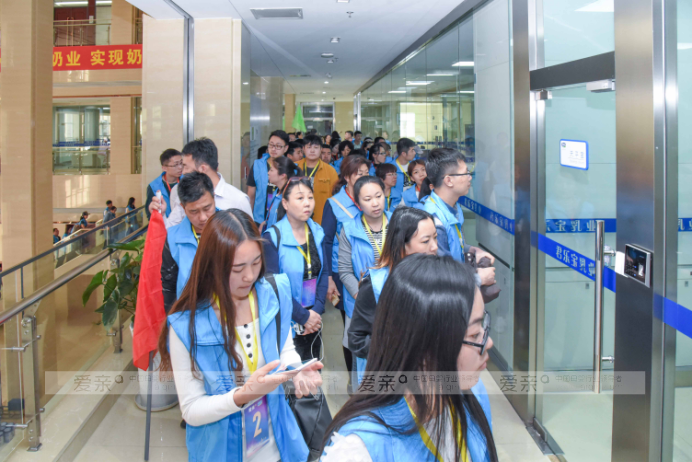 愛(ài)親母嬰加盟商參觀君樂(lè)寶公司