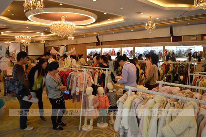 90后閨蜜合伙開童裝店，月銷售輕松突破萬元