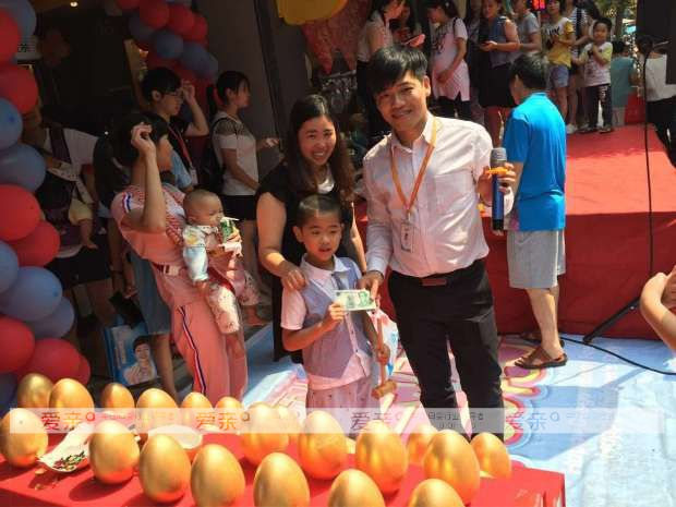 愛(ài)親母嬰新店開(kāi)業(yè)迎大賣 活動(dòng)現(xiàn)場(chǎng)氣氛熱烈