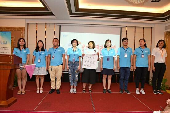 愛親加盟商進(jìn)行團(tuán)隊(duì)展示