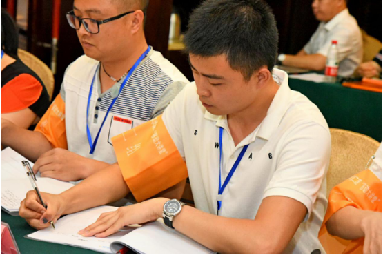 差異化工具破營(yíng)銷難題——愛(ài)親移動(dòng)大講堂南昌站