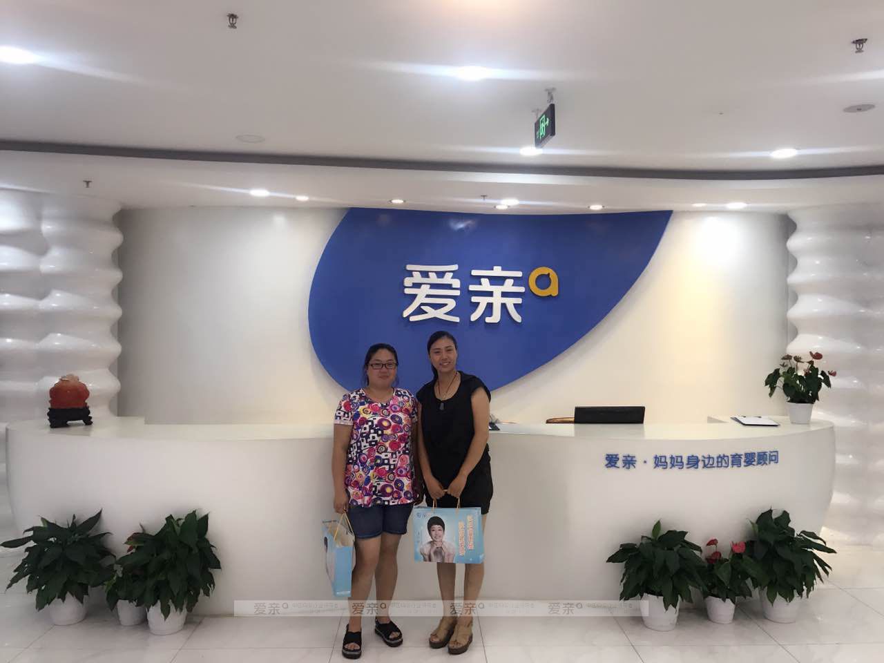 熱烈慶祝河南新密盧女士加盟愛親母嬰！預(yù)祝生意興??！