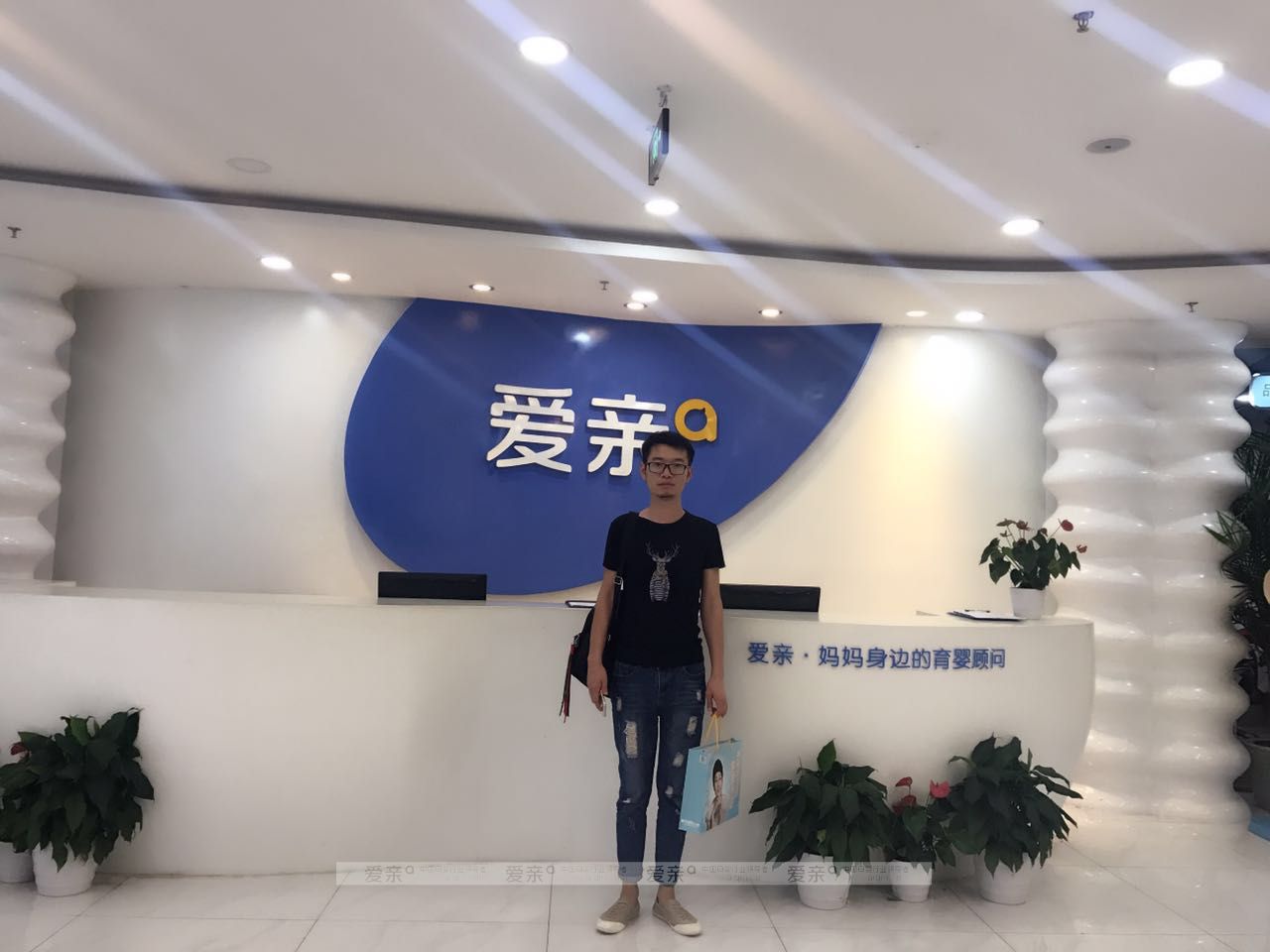 熱烈慶祝河南李先生加盟愛親母嬰！預(yù)祝生意興隆！