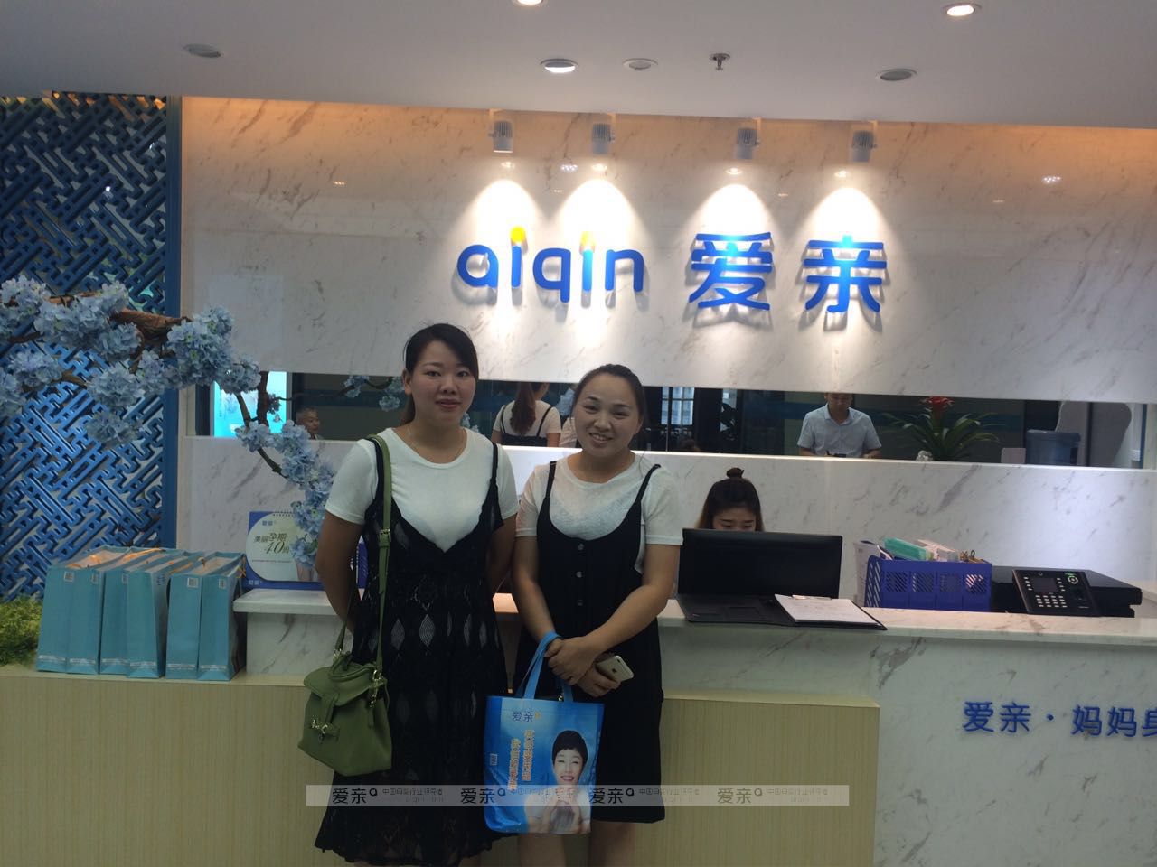 熱烈慶祝重慶羅女士加盟愛親母嬰！預(yù)祝生意興隆！