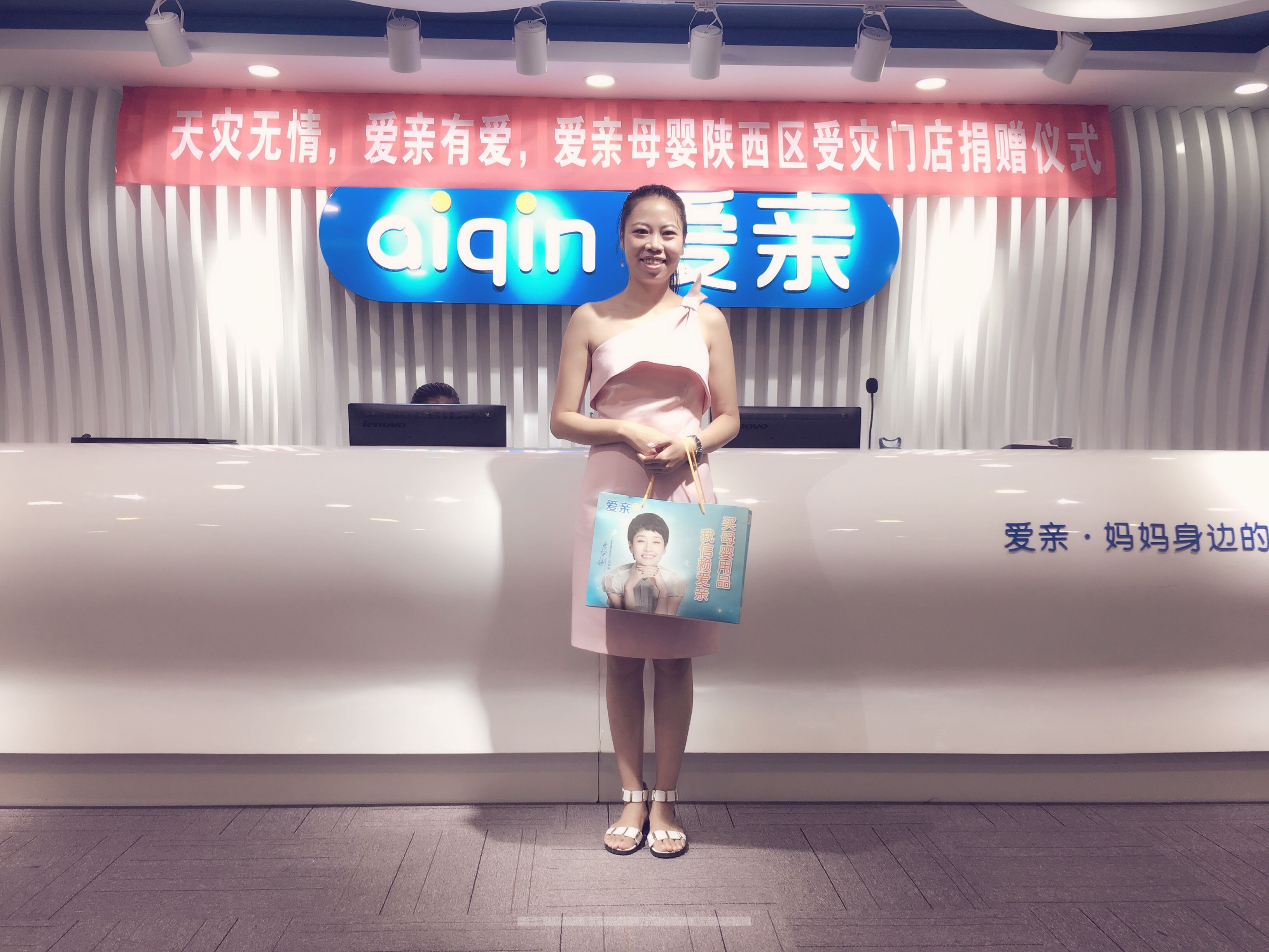 熱烈慶祝成都白女士加盟愛親母嬰！預(yù)祝生意興隆！