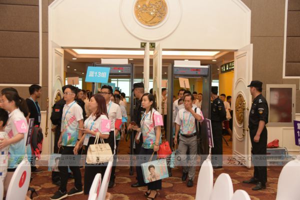 愛(ài)親母嬰2018春夏服紡新品發(fā)布會(huì)隆重開(kāi)幕