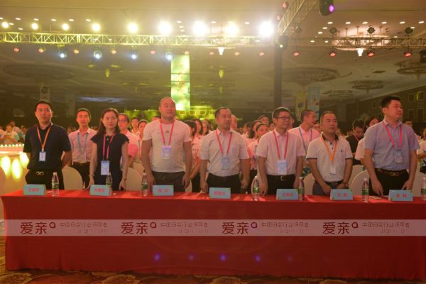 愛(ài)親母嬰2018春夏服紡新品發(fā)布會(huì)隆重開(kāi)幕