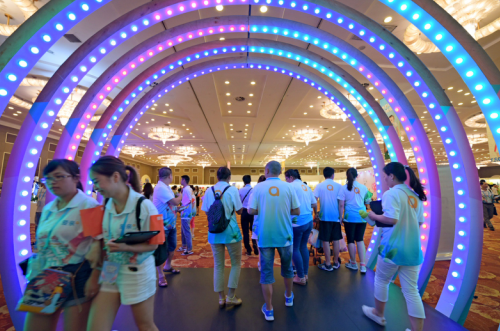 愛親門店伙伴步入訂貨會現(xiàn)場