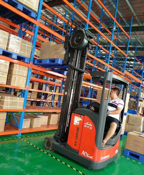 愛(ài)親倉(cāng)儲(chǔ)人員科技化作業(yè)