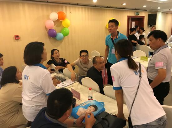 門店老板分組進(jìn)行產(chǎn)品知識(shí)演練