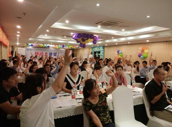 愛親門店老板積極回答課堂問題