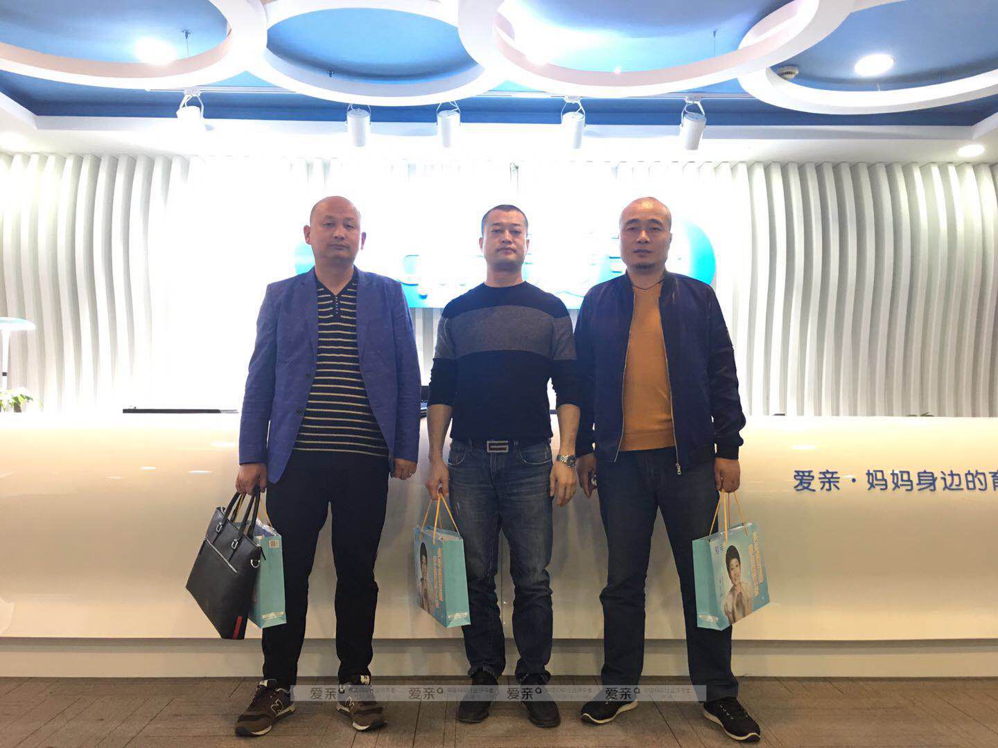 熱烈慶祝浙江紹興王先生加盟愛親母嬰！預祝生意興??！