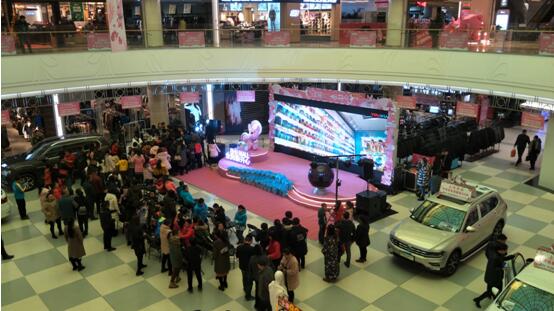 愛親包頭李興宇店公益慈善開業(yè)慶典開始前