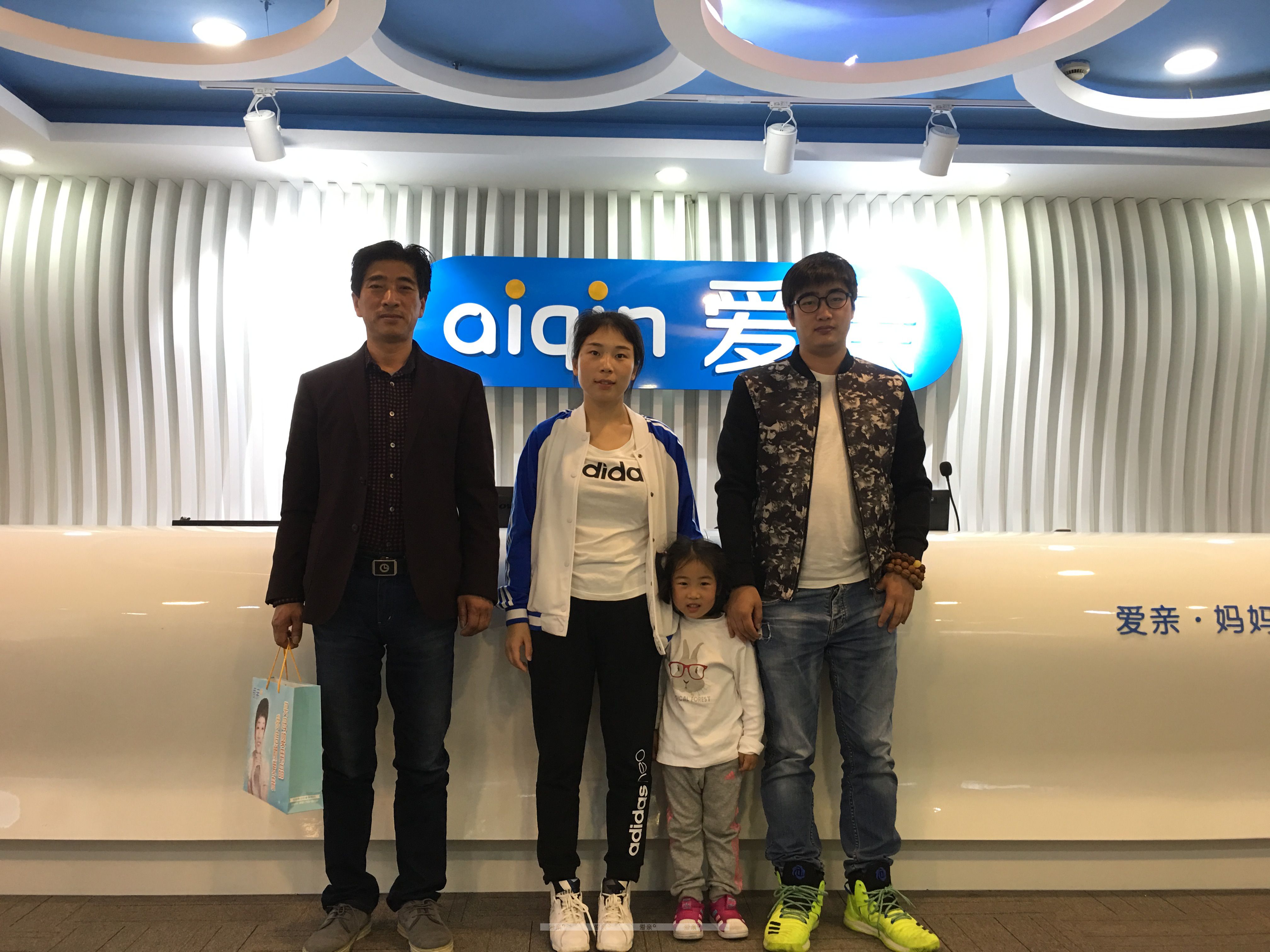 熱烈慶祝上海宋先生加盟愛親母嬰！預(yù)祝生意興隆！