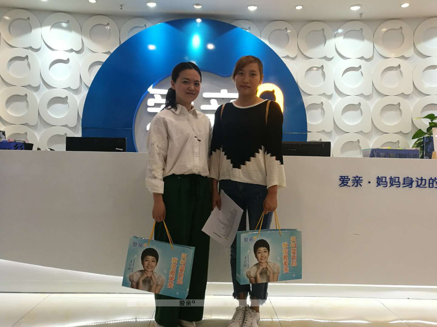 熱烈慶祝湖南李女士加盟愛親母嬰！預(yù)祝生意興??！