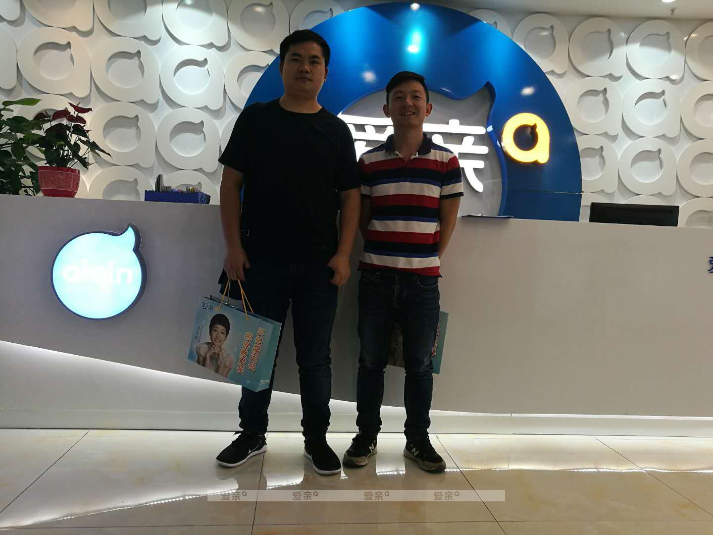 熱烈慶祝深圳吳先生加盟愛親母嬰！預祝生意興隆！