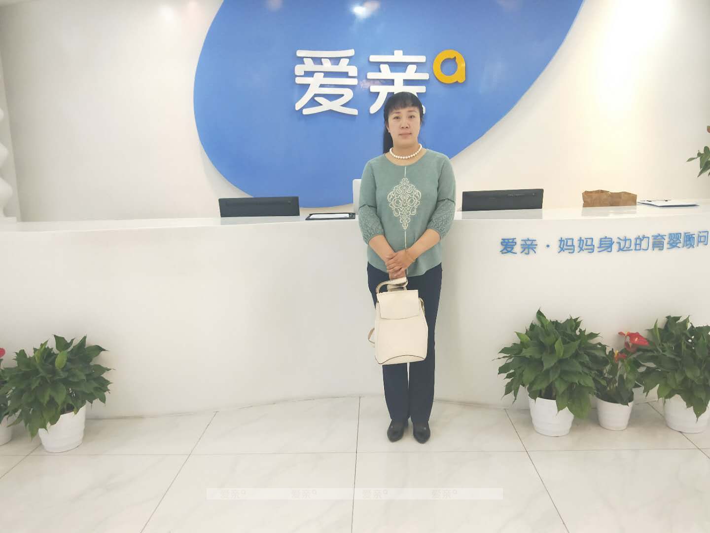 熱烈慶祝北京楊女士加盟愛親母嬰！預(yù)祝生意興隆！