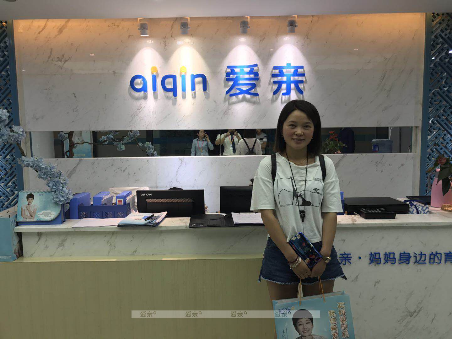 熱烈慶祝貴州路女士加盟愛親母嬰！預祝生意興??！