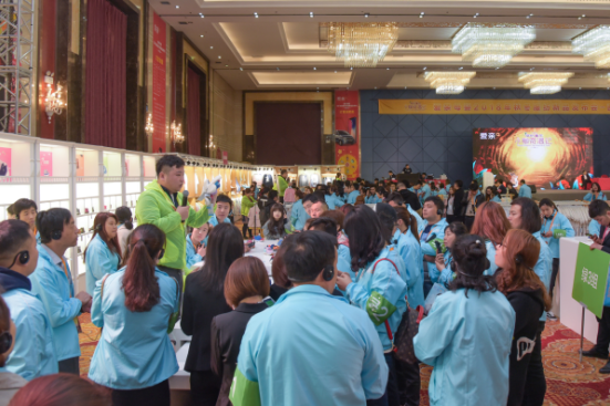 愛(ài)親2018秋冬服紡新品訂貨會(huì)現(xiàn)場(chǎng)西安站（1）