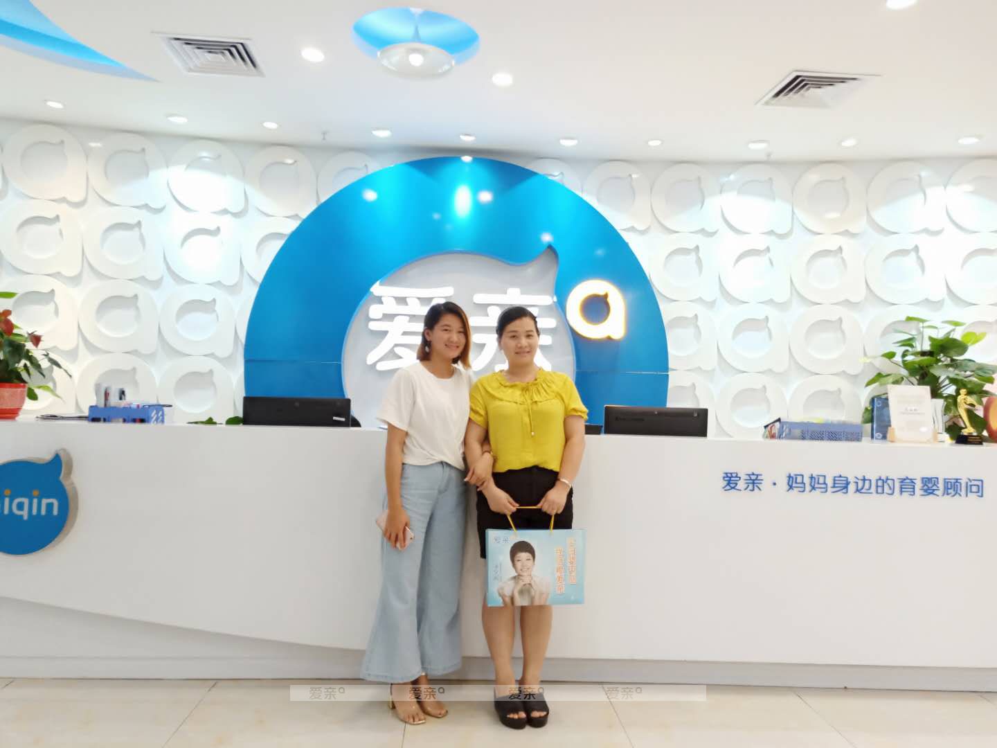 熱烈慶祝廣東謝女士加盟愛(ài)親母嬰！預(yù)祝生意興??！