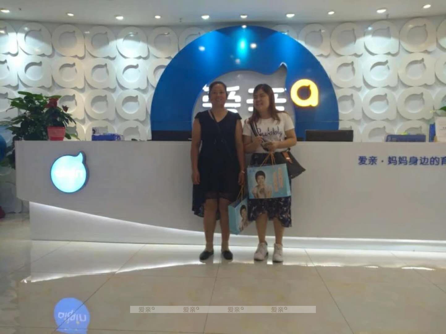 熱烈慶祝江西贛州陸女士加盟愛親母嬰！預(yù)祝生意興??！