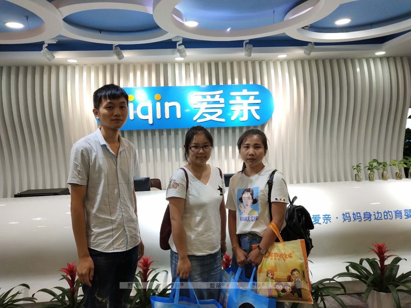 熱烈慶祝湖北袁女士加盟愛(ài)親母嬰！預(yù)祝生意興??！