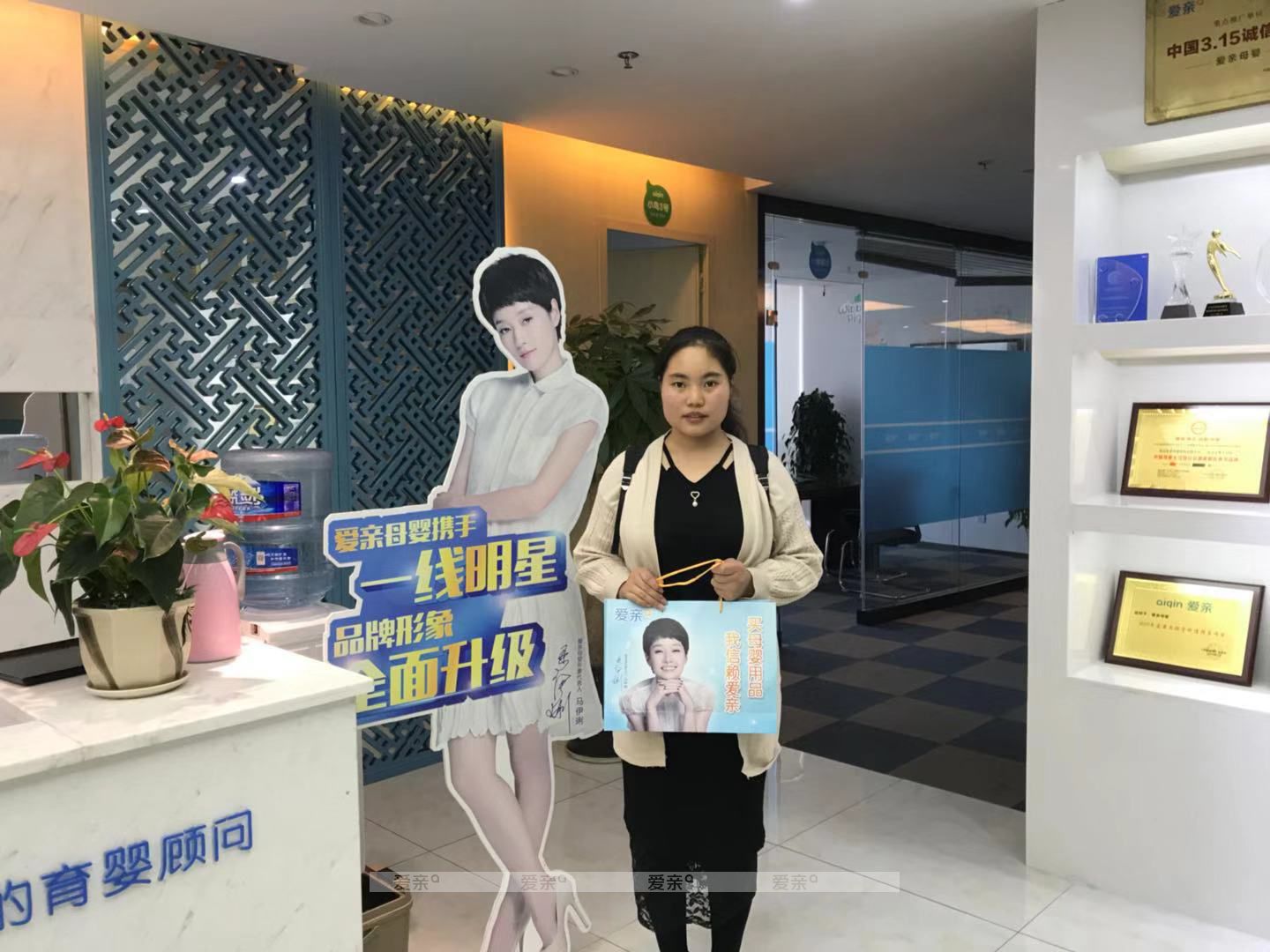 熱烈慶祝重慶韓女士加盟愛(ài)親母嬰！預(yù)祝生意興隆！