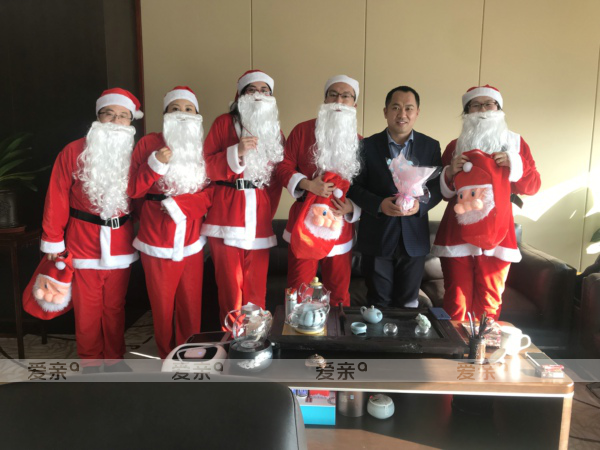 員工關(guān)懷 我們是認(rèn)真的——愛(ài)親舉行圣誕節(jié)關(guān)愛(ài)員工活動(dòng)