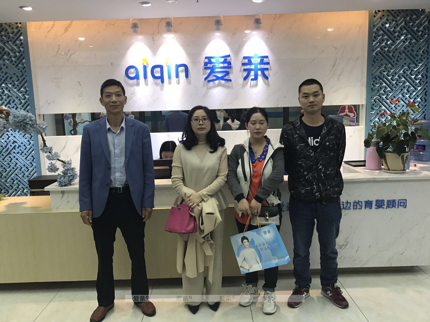 熱烈慶祝四川譚女士加盟愛親母嬰！預祝生意興??！